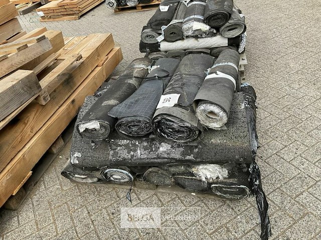 1 pallet diverse rollen bitumineuze dakbedekking - afbeelding 1 van  2