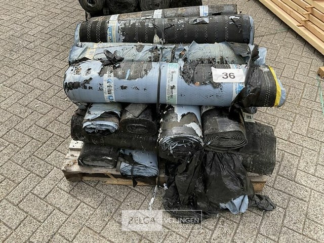 1 pallet diverse rollen bitumineuze dakbedekking - afbeelding 1 van  2