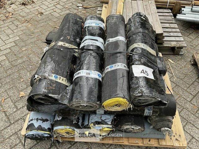 1 pallet diverse rollen bitumineuze dakbedekking - afbeelding 1 van  2