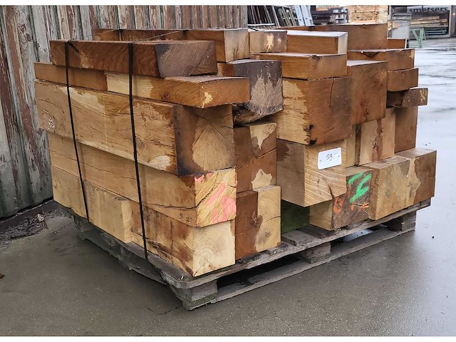 1 pallet eiken rest stukken mix, ca. 0.8m3 - afbeelding 1 van  5