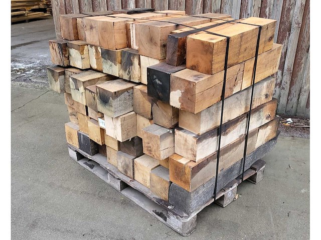 1 pallet eiken reststukken 150 x 150 mm, ca 1m3 - afbeelding 1 van  6