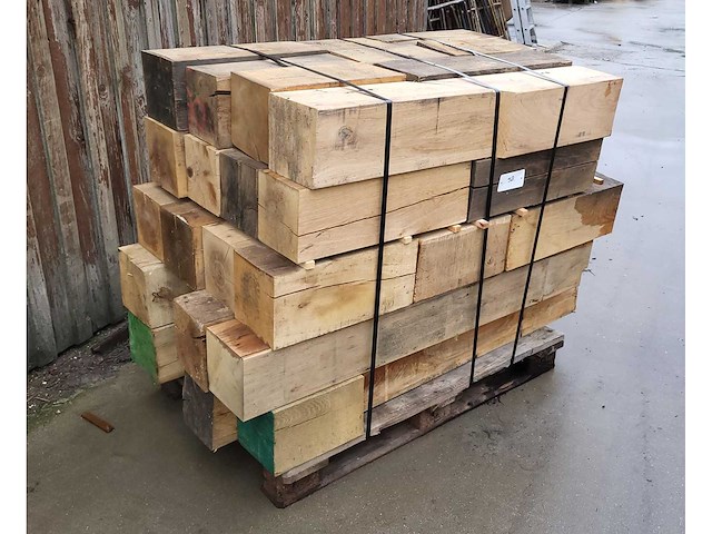 1 pallet eiken reststukken 200 x 200 mm, ca 1m3 - afbeelding 1 van  6