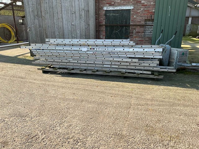 1 pallet met 17 aluminium ladders, enkel diverse lengtes. - afbeelding 2 van  2