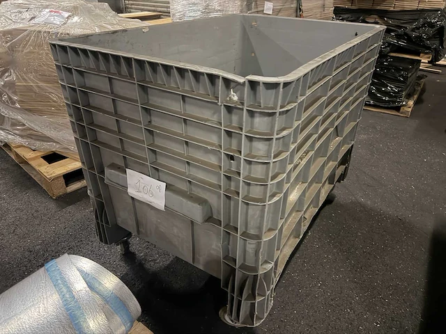 1 plastic rolcontainer op wielen 116 x 77,1 x 94,1 cm - afbeelding 1 van  3