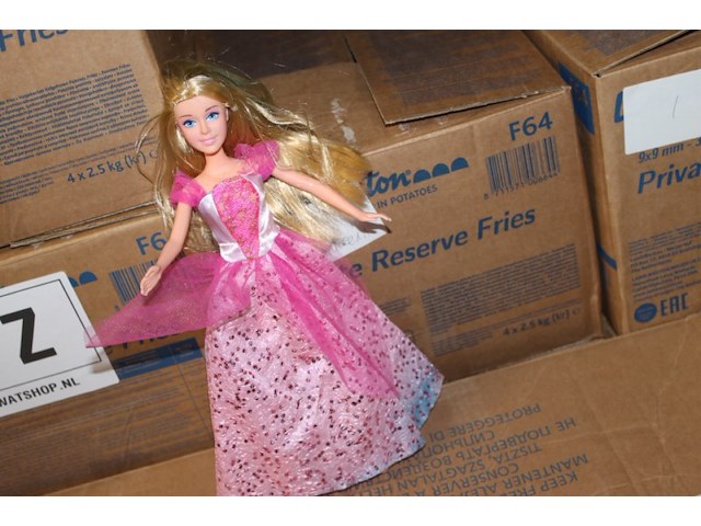 1 speelpop met rose jurk in ds 2 - afbeelding 1 van  3