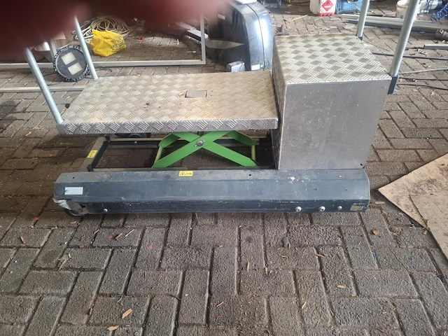 1 verrijdbare en verstelbare tafel - afbeelding 1 van  4