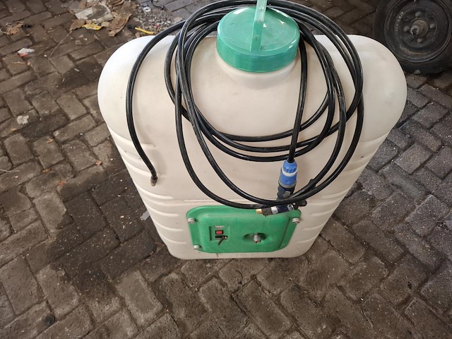 1 watersproeier - afbeelding 1 van  3