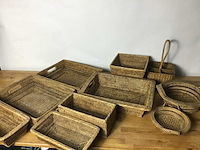 10 diverse rieten manden - afbeelding 1 van  8