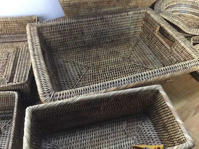 10 diverse rieten manden - afbeelding 6 van  8