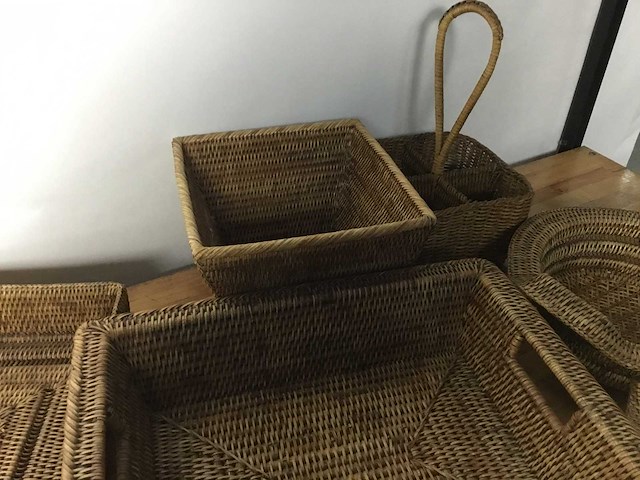 10 diverse rieten manden - afbeelding 7 van  8