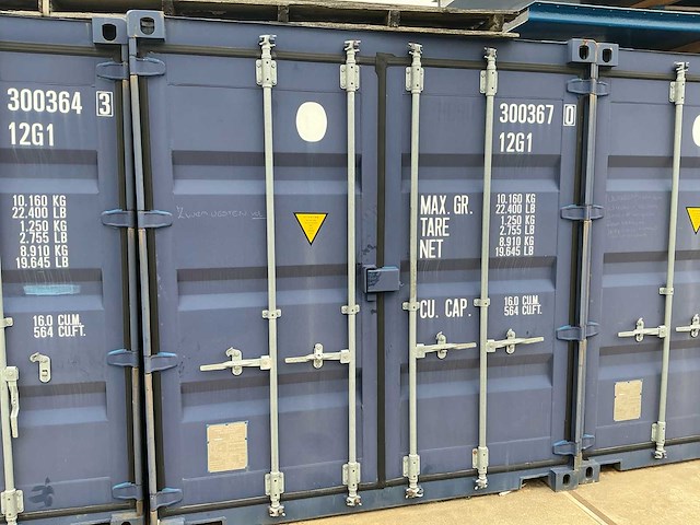10 ft container gevuld met partij reddingsvesten van diverse merken - afbeelding 5 van  15