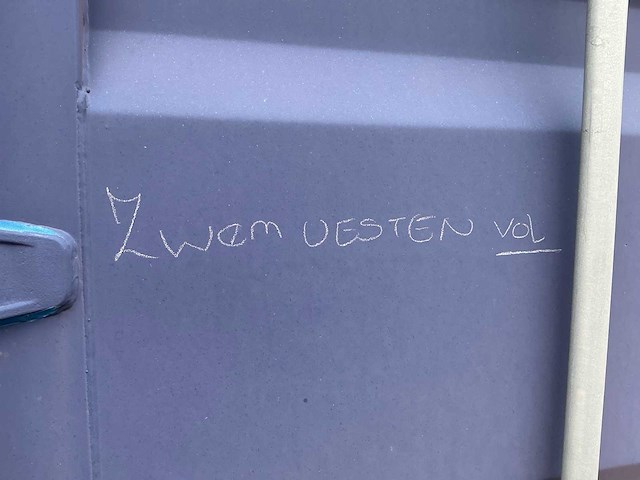 10 ft container gevuld met partij reddingsvesten van diverse merken - afbeelding 6 van  15