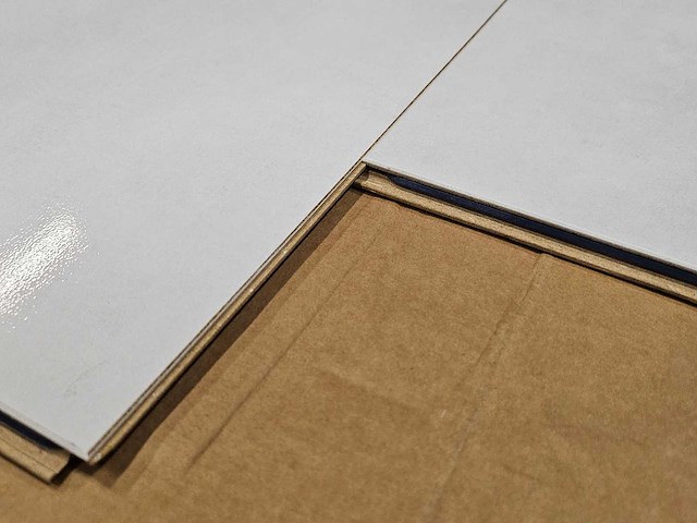 10 m2 laminaat tegel - 810 x 400 x 8 mm - afbeelding 2 van  3