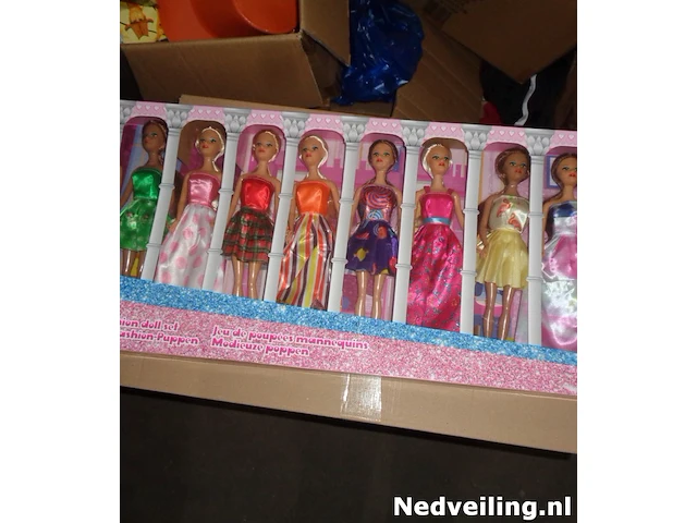 10 modieuze tienerpoppen - afbeelding 1 van  3