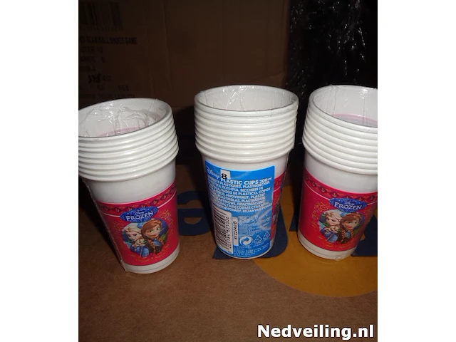 10 pakjes met 8 plastic bekers frozen - afbeelding 1 van  3