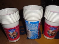 10 pakjes met 8 plastic bekers frozen