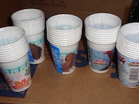 10 pakjes met 8 plastic bekers spiderman en vaiana