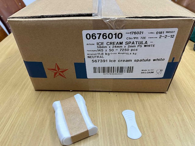 100 dozen met 7250 stuks ijslepels / ijsspatels (totaal 725.000 stuks) - afbeelding 1 van  4