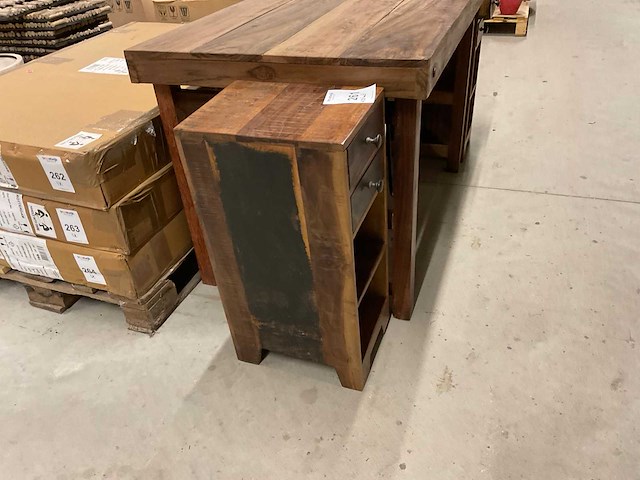 100% gerecycled tafel - afbeelding 9 van  10