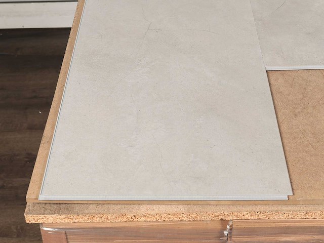 100 m2 pvc click tegel met xps onderlaag - 610 x 305 x 4+1 mm - afbeelding 3 van  4