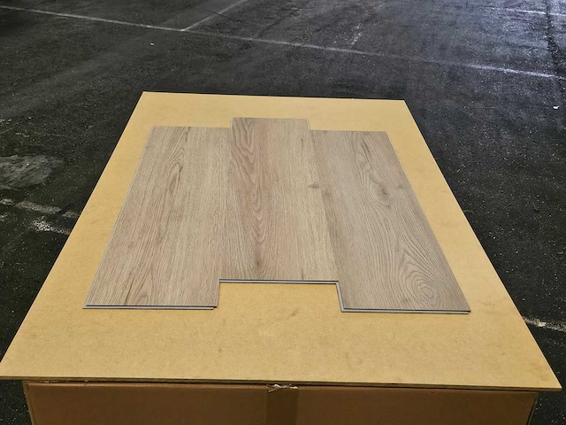 100 m2 pvc spc click plank - 820 x 228 x 4 mm - afbeelding 1 van  1
