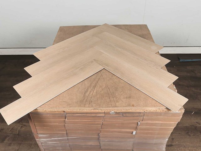 100 m2 pvc spc click visgraat - 750 x 150 x 4+1 mm met xps onderlaag - afbeelding 3 van  4