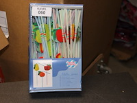 100 rietjes met froezel eraan in krat - afbeelding 3 van  3