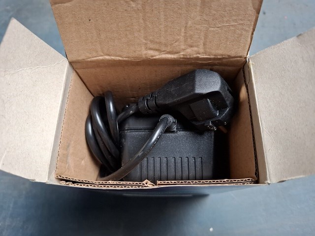 100 watt desktop voltage converter, hq, p.sup.34-hq - afbeelding 3 van  3