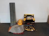 1000 volt geïsoleerde gereedschappen en persoonlijk beschermingsmiddelen in en om gereedschapstas, w.o. in...