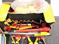 1000 volt geïsoleerde gereedschappen en persoonlijk beschermingsmiddelen in en om gereedschapstas, w.o. in... - afbeelding 3 van  6