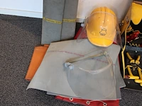 1000 volt geïsoleerde gereedschappen en persoonlijk beschermingsmiddelen in en om gereedschapstas, w.o. in... - afbeelding 5 van  6