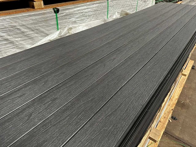100x composiet gevelbekleding antraciet met houtnerf - 390 cm lang - afbeelding 4 van  4