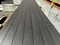 100x composiet gevelbekleding antraciet met houtnerf - 390 cm lang - afbeelding 2 van  4