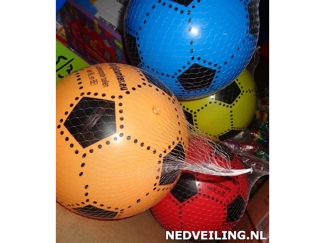 100x voetbal 21-23cm assorti kleur - afbeelding 1 van  3