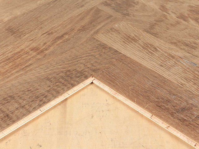 102 m2 parket eiken visgraat mutliplank - 540 x 90 x 14 mm - afbeelding 2 van  4