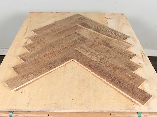 102 m2 parket eiken visgraat mutliplank - 540 x 90 x 14 mm - afbeelding 3 van  4
