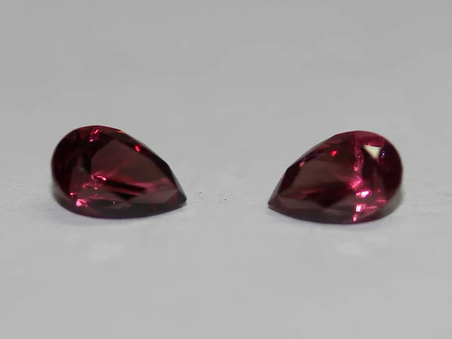 1,04ct. perenvorm roze rozenkleur rodoliet-edelsteen - afbeelding 1 van  7