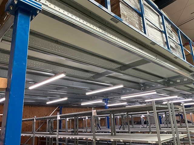 105m2 ssi schäfer vrijstaande entresolvloer v.v.20m ballustrade , palletopzetplaats, ledarmaturen bouwjaar 2018 - afbeelding 7 van  14