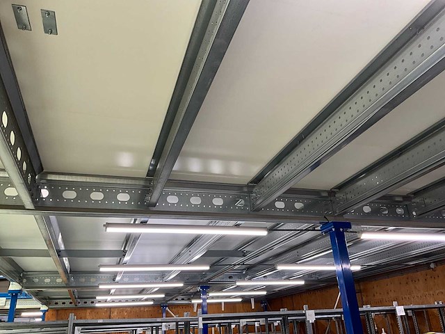 105m2 ssi schäfer vrijstaande entresolvloer v.v.20m ballustrade , palletopzetplaats, ledarmaturen bouwjaar 2018 - afbeelding 10 van  14