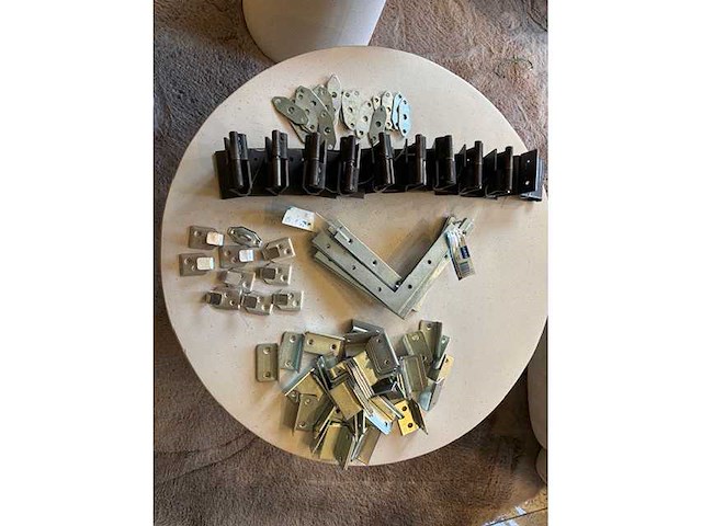 106 x haken en scharnieren (106x) - afbeelding 1 van  5