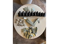 106 x haken en scharnieren (106x) - afbeelding 1 van  5