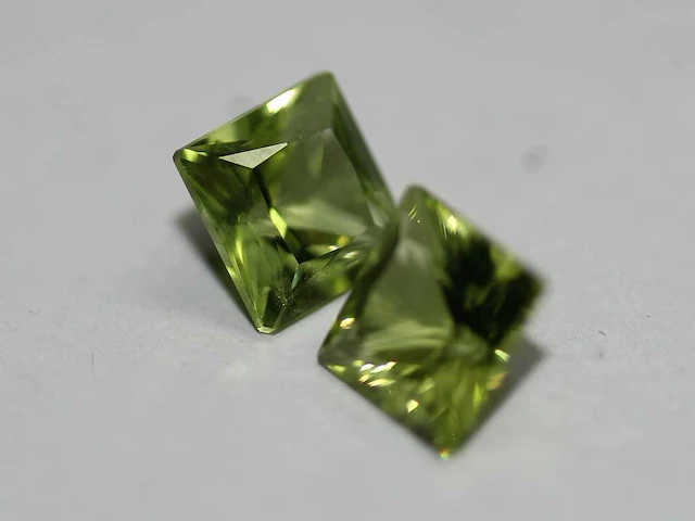1,06ct. vierkante appelgroene peridoot-edelsteen - afbeelding 3 van  8