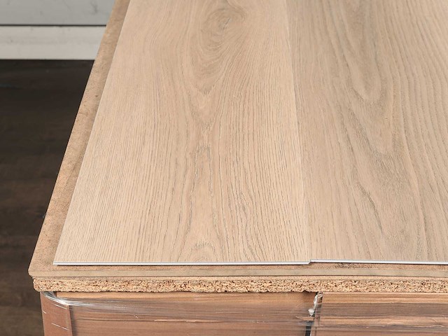 107 m2 pvc spc click plank met xps onderlaag - 1220 x 228 x 4+1 mm - afbeelding 2 van  4