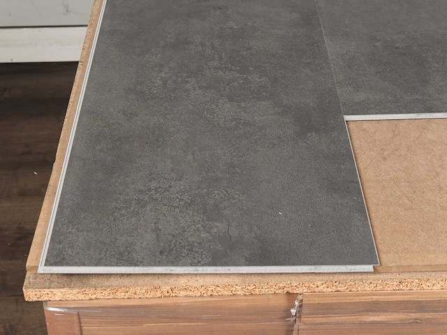 108 m2 pvc click tegel met xps onderlaag - 610 x 305 x 4+1 mm - afbeelding 1 van  2