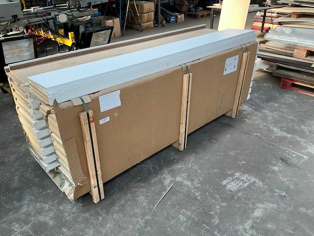 108 vensterbanken wit gespoten - afbeelding 1 van  3