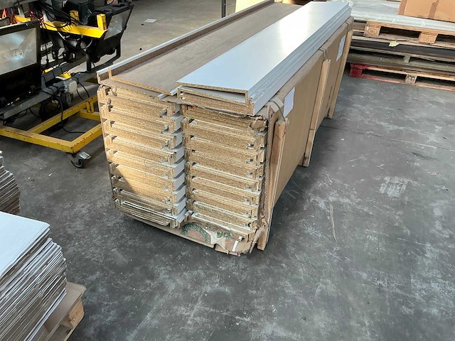 108 vensterbanken wit gespoten - afbeelding 2 van  3