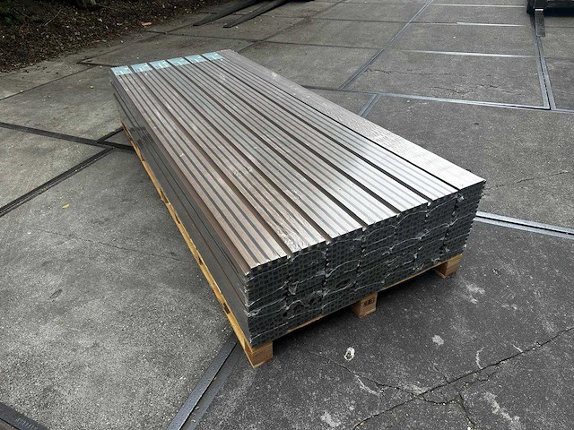 108x rhombus teak/bruin gevelbekleding composiet incl. montagebeugels - 280 cm lang - afbeelding 3 van  5