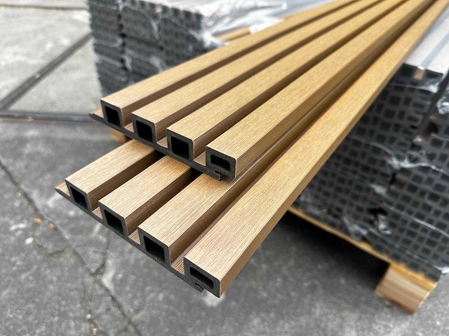 108x rhombus teak/bruin gevelbekleding composiet incl. montagebeugels - 290 cm lang - afbeelding 2 van  4