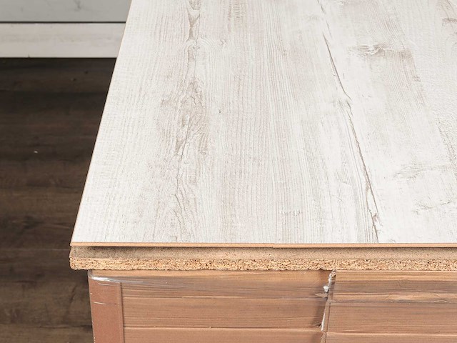 109 m2 laminaat plank - 1383 x 193 x 7 mm - afbeelding 1 van  1