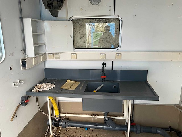 10ft - geisoleerde labotorium - container 10ft met keukenblok en groepenkast - afbeelding 8 van  9